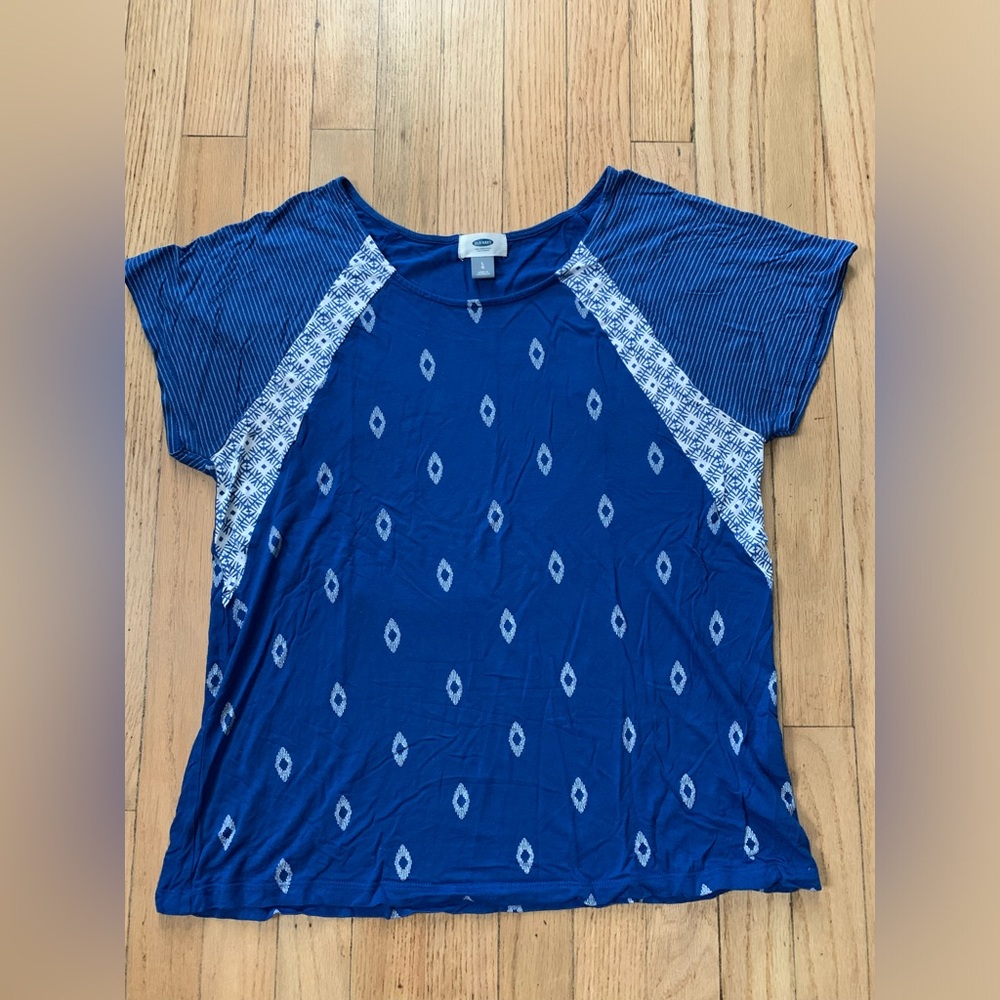 Old Navy Blue and White T-Shirt size:L